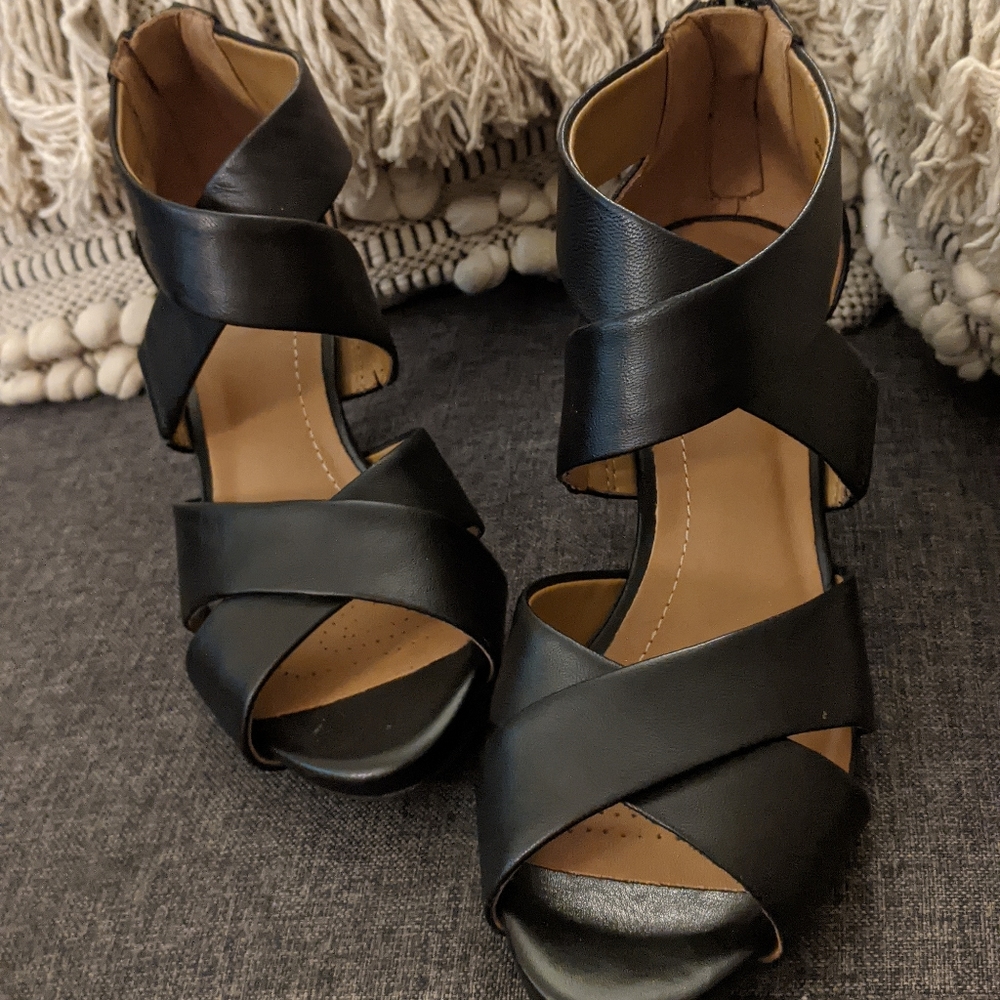 Clark's Artisan Black Leather Strapped Heel 6.5M